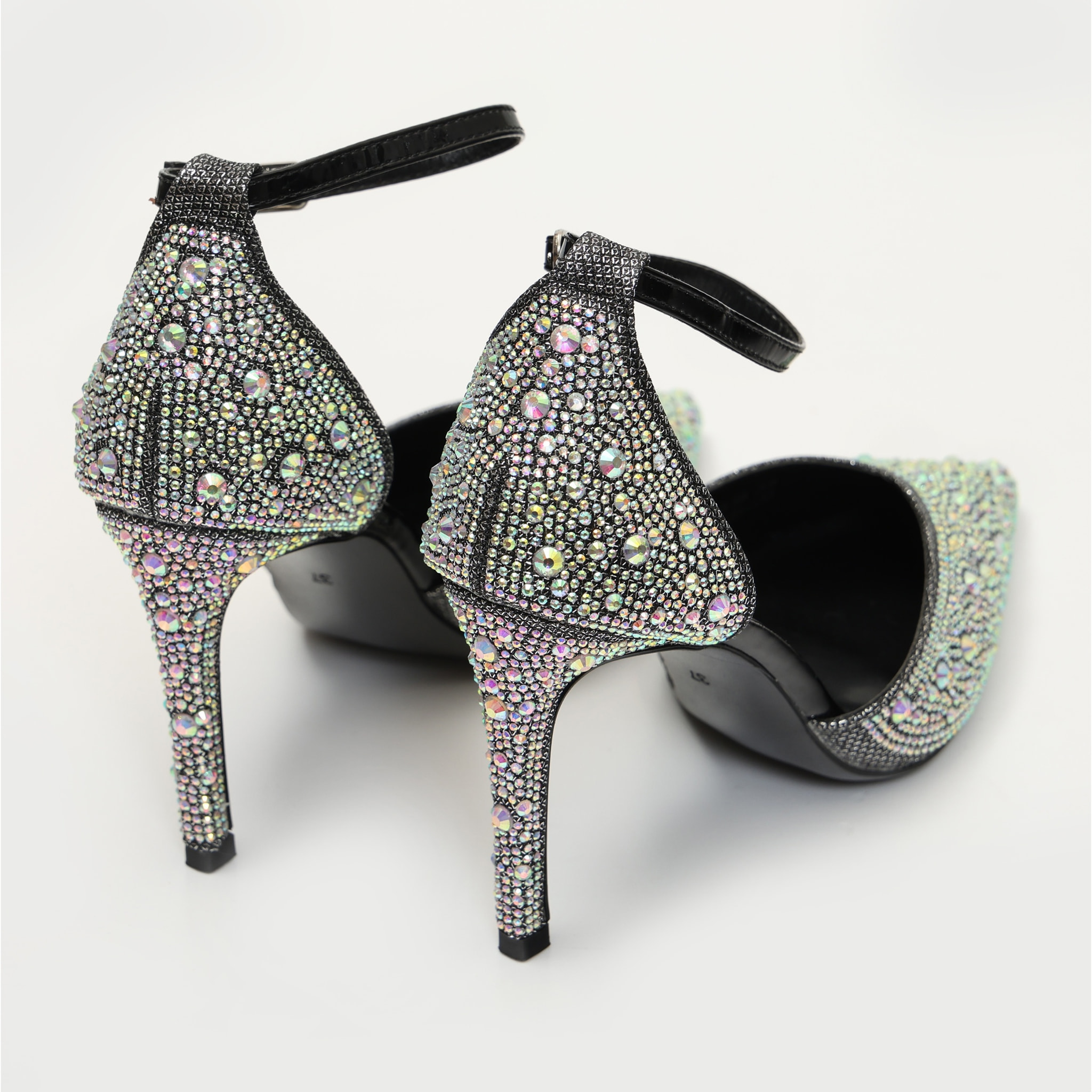 Sandali in simil pelle ricoperti di strass con tacco a spillo