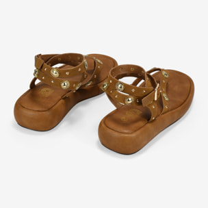 Sandalias de dedo cuero con tachuelas y plataforma