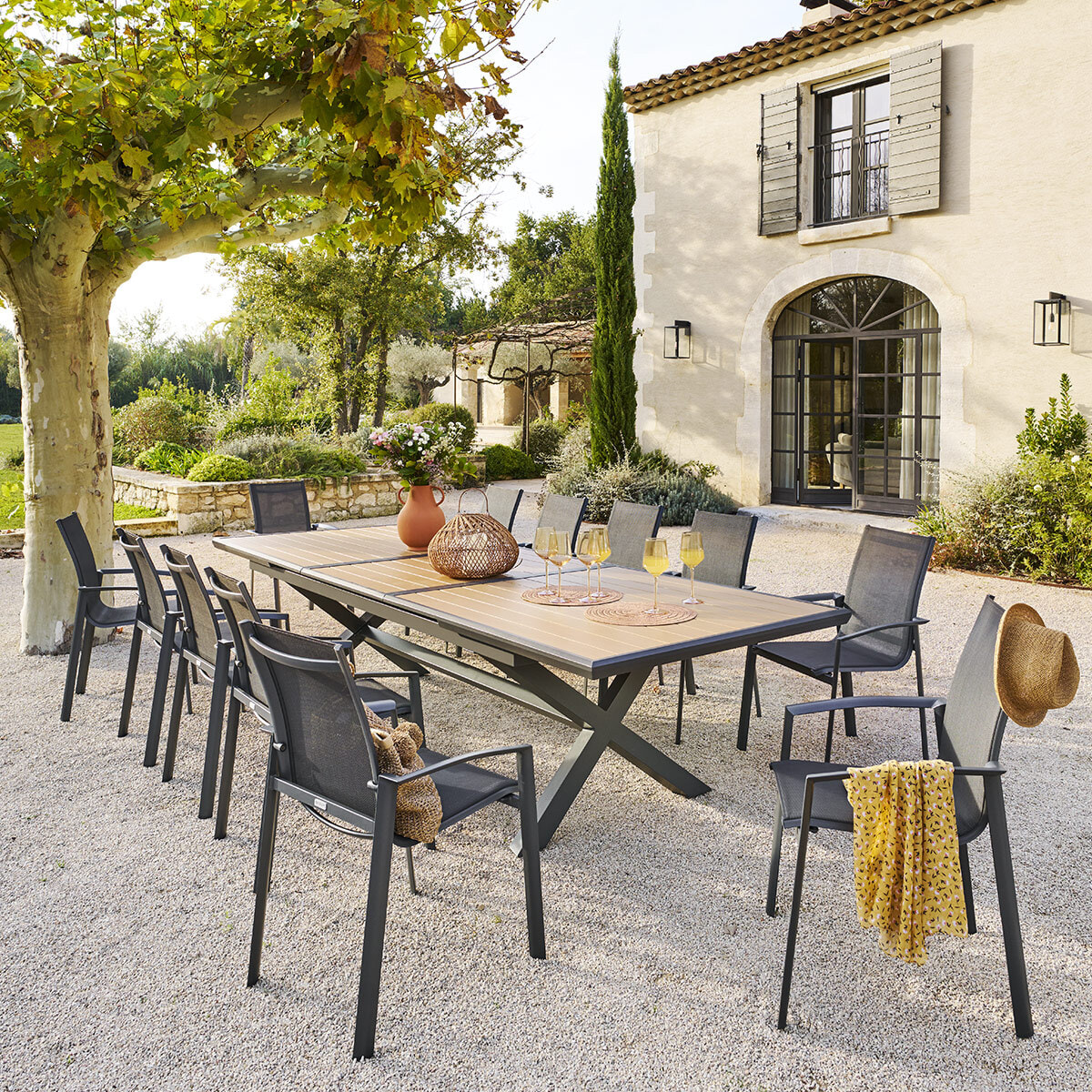 Table de jardin extensible AXIOME Effet bois Noix & Graphite 12 places
