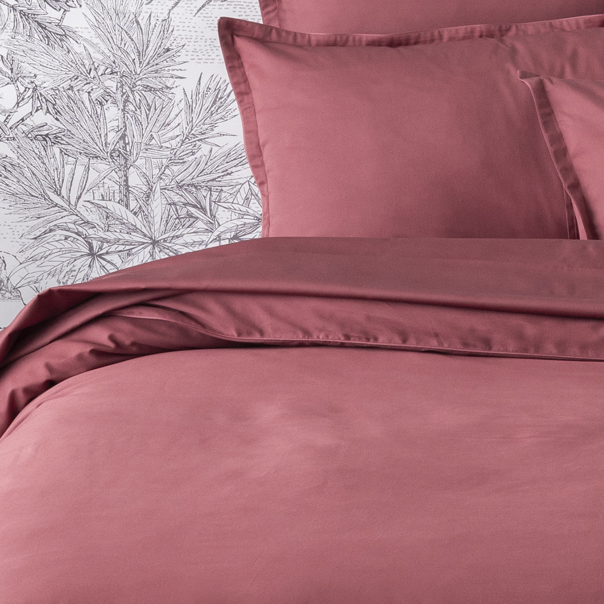 Drap housse uni en satin de coton bio, bonnet de 30cm, TEOPHILE, Rouge Cosmos