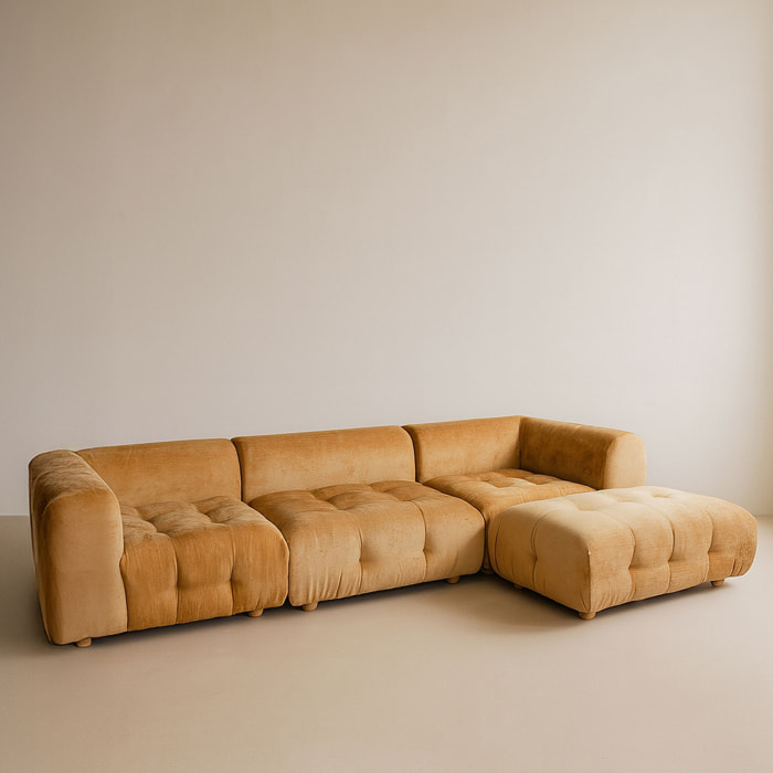 Canapé 4 places en velours ocre TWIGGY