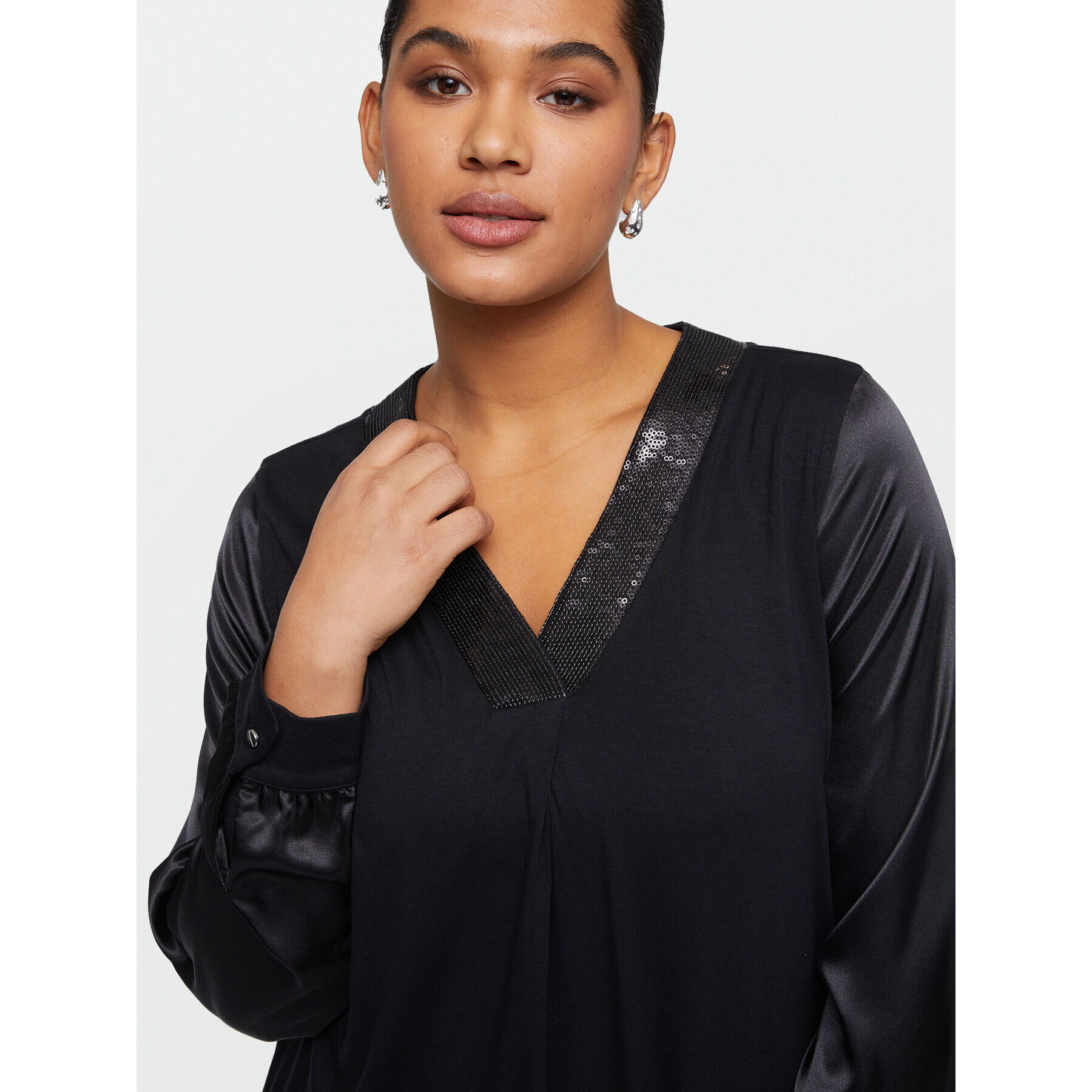 Fiorella Rubino - Blusa bimateria con escote bordado - Negro