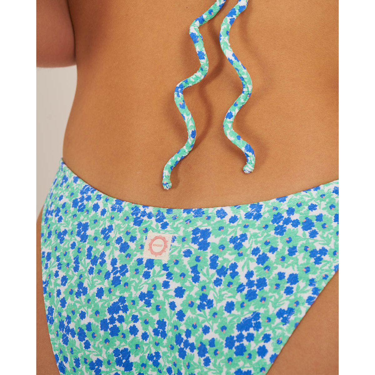 Braga de bikini en forma de uve con estampado de flores