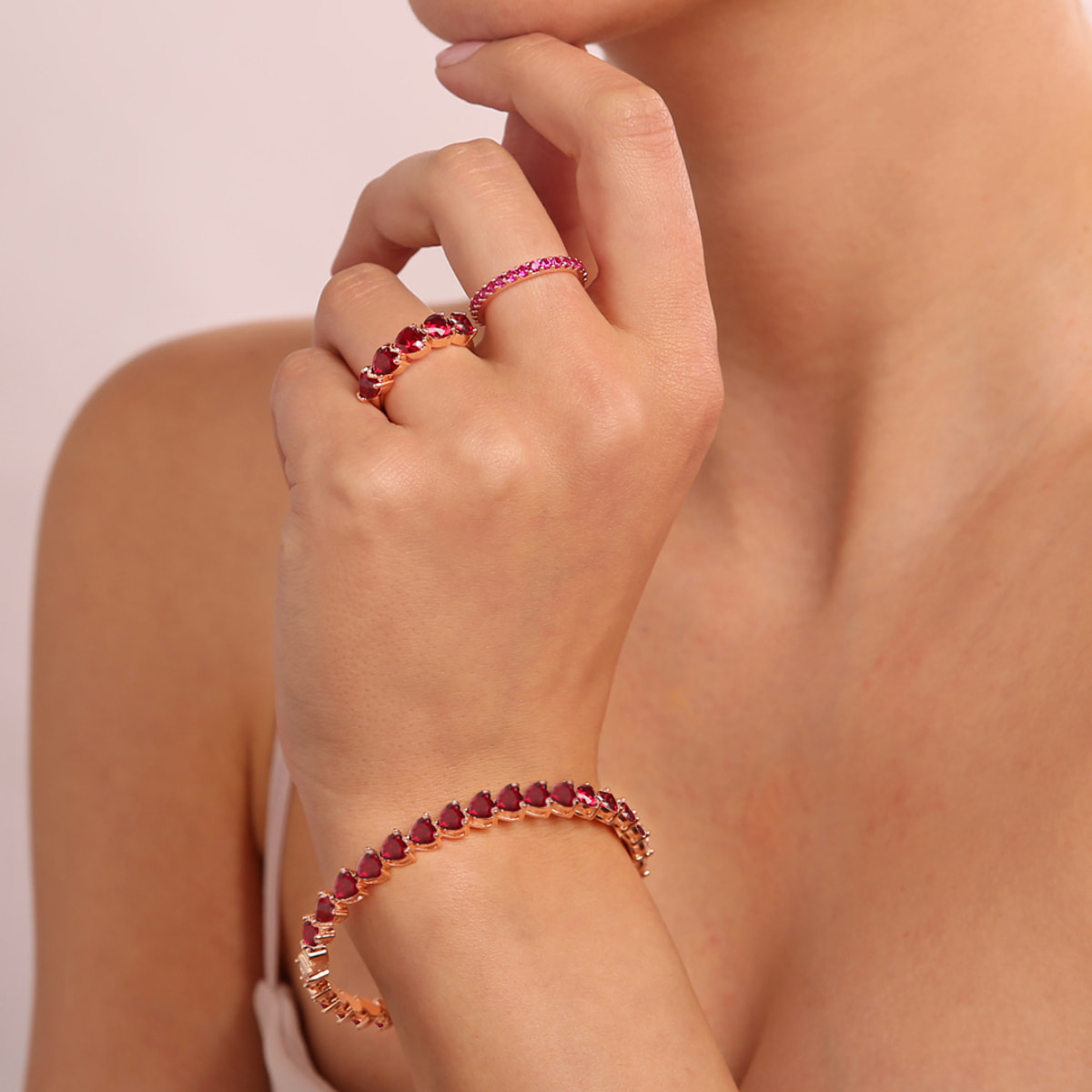 Bracciale Tennis Rigido con Cuori in Cubic Zirconia Rosse e Rosa