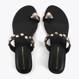 Sandalo basso con applicazione di testa di leopardo e borchie