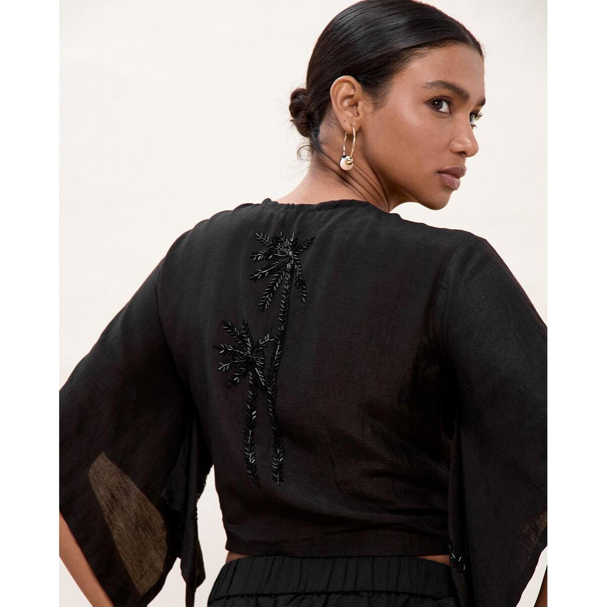 Blusa con nodo e dettagli tonali