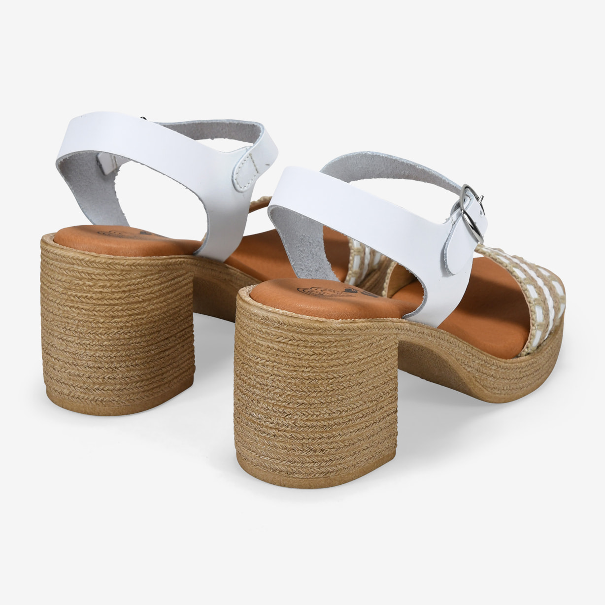 Sandalias de piel blancas con tacón efecto esparto
