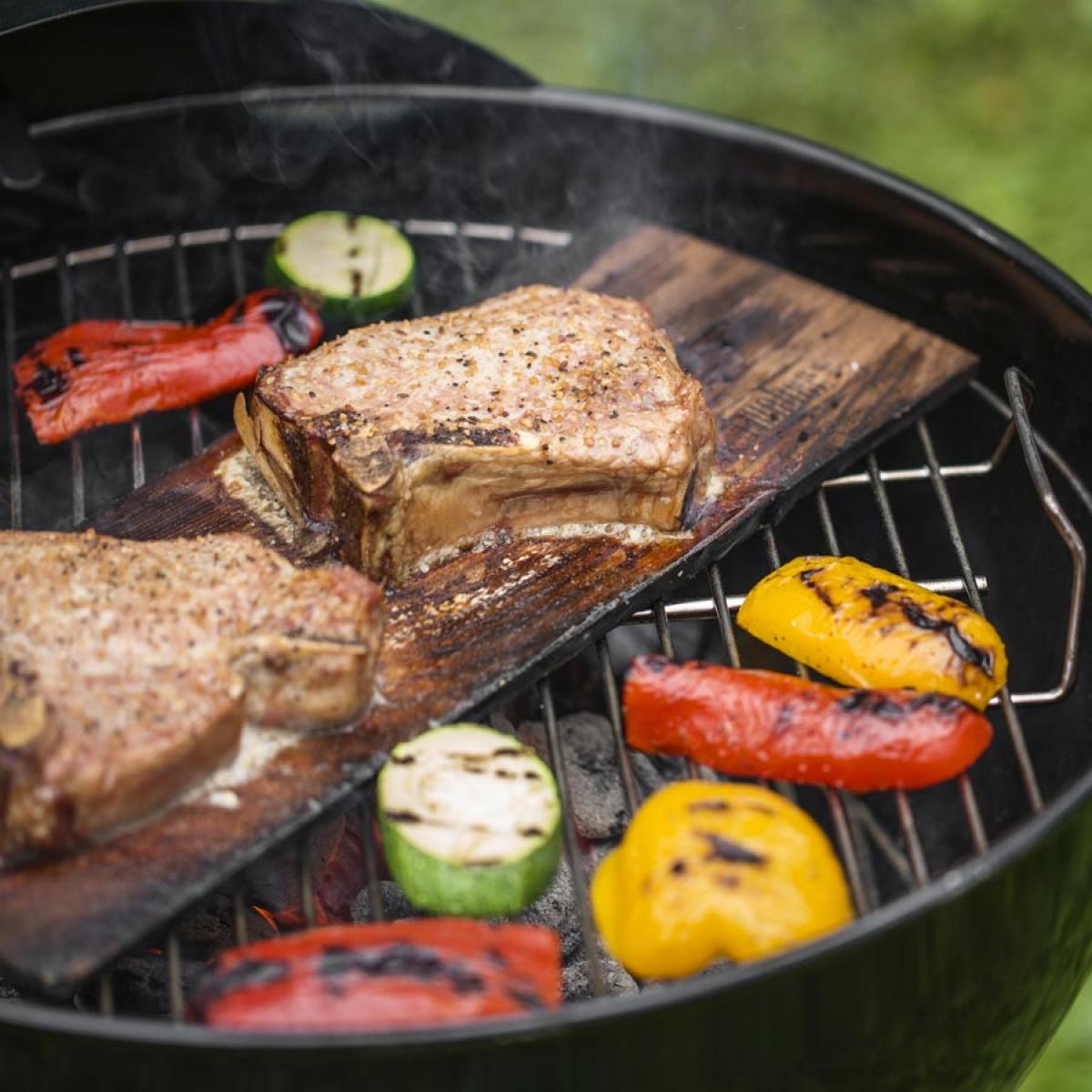 Barbecue a carbonella con carrello