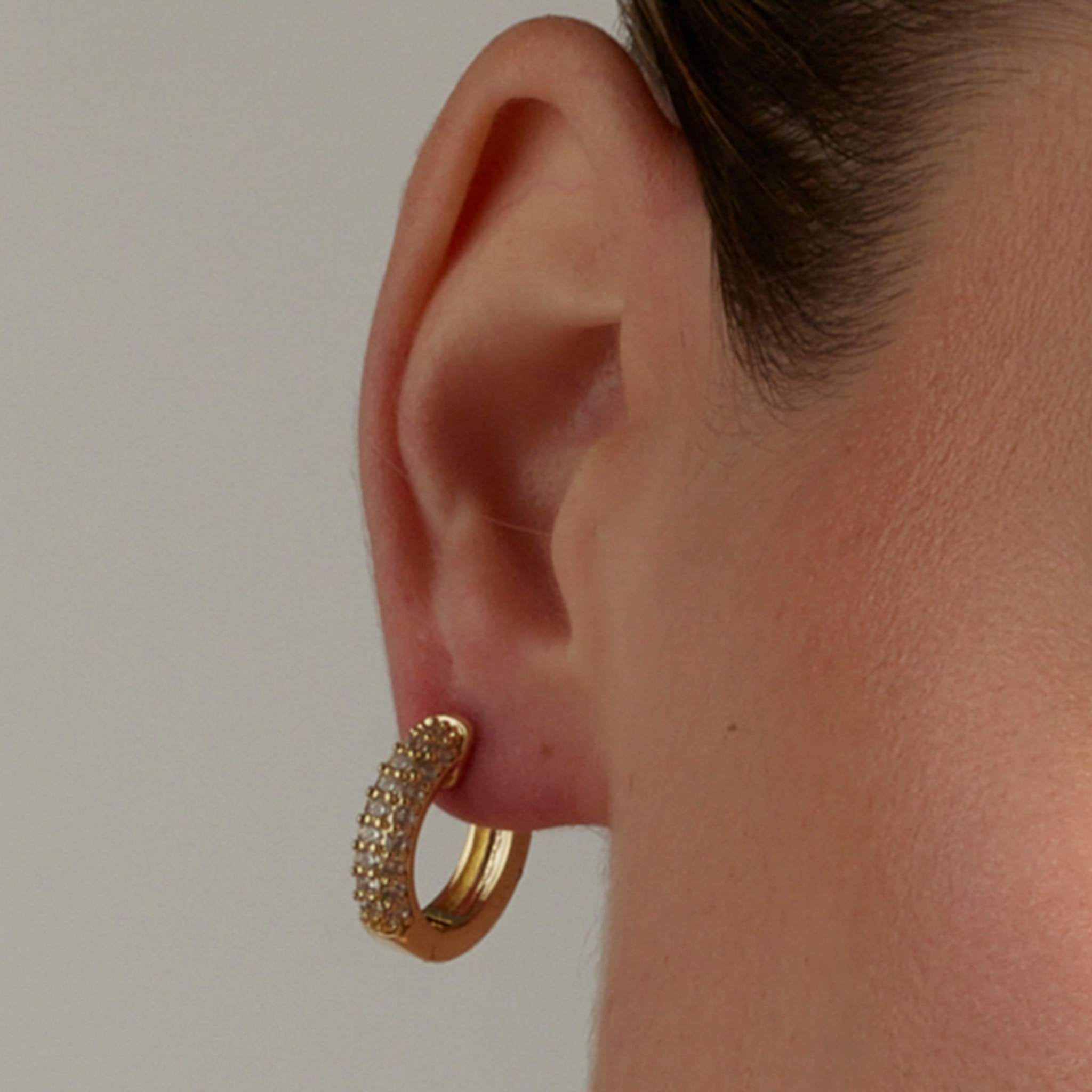 Pendientes de Circonita Brillante acabados en oro amarillo de 18K