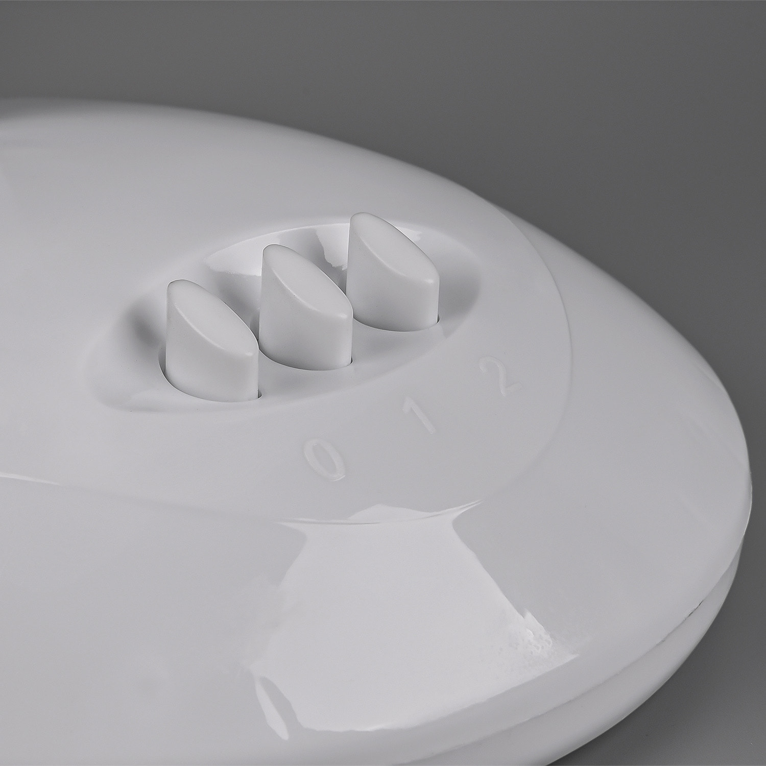 Bergen - Ventilatore da appoggio in plastica e metallo dal design tradizionale. Ø23x36H cm colore bianco.