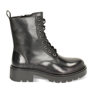 Bota negra de piel