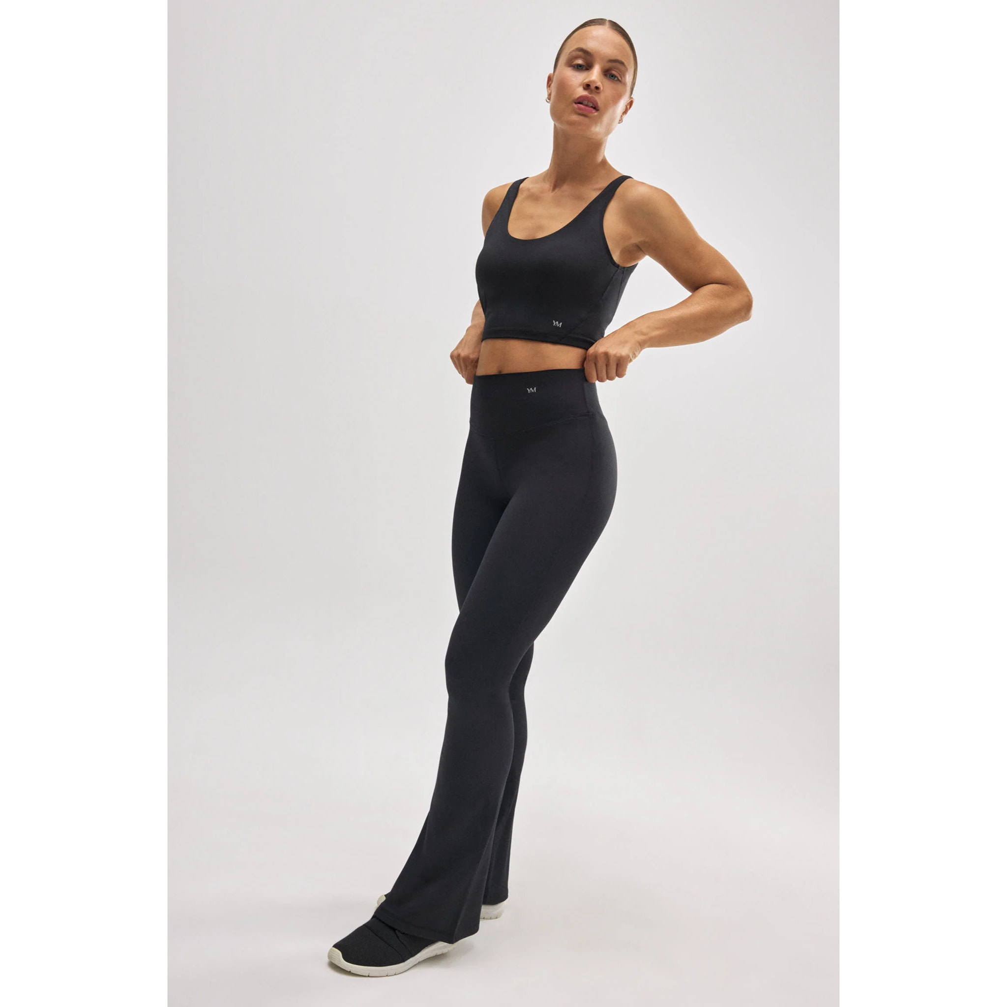Leggings sportivi neri svasati