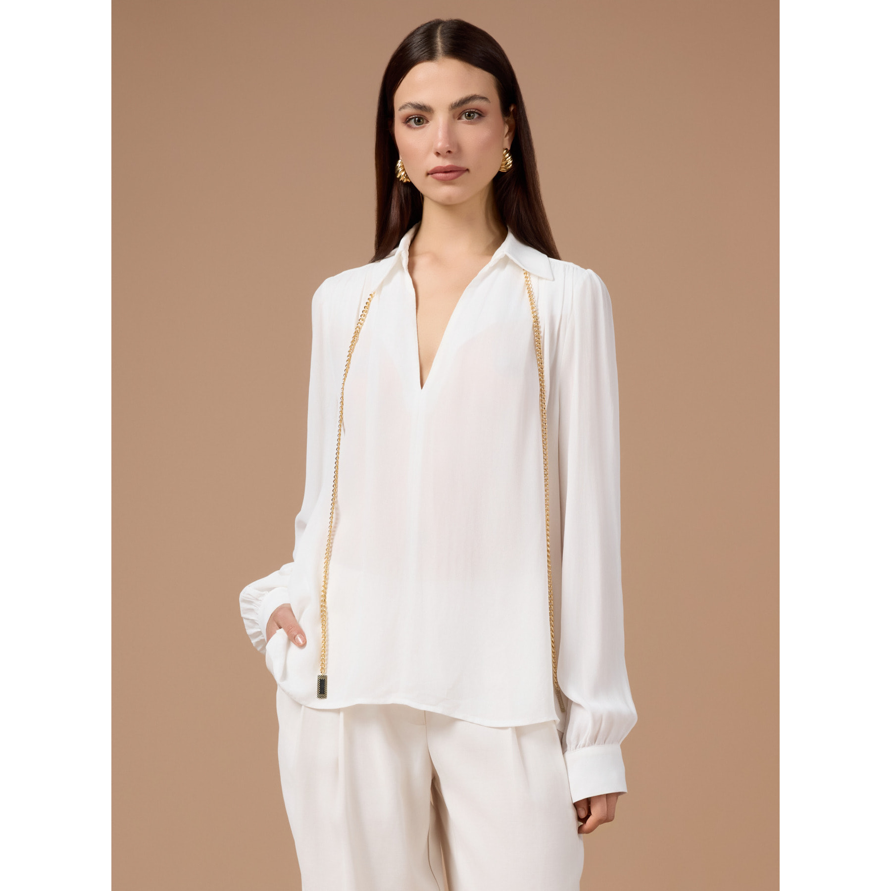 Oltre - Blusa in tessuto crêpe con catena - Bianco