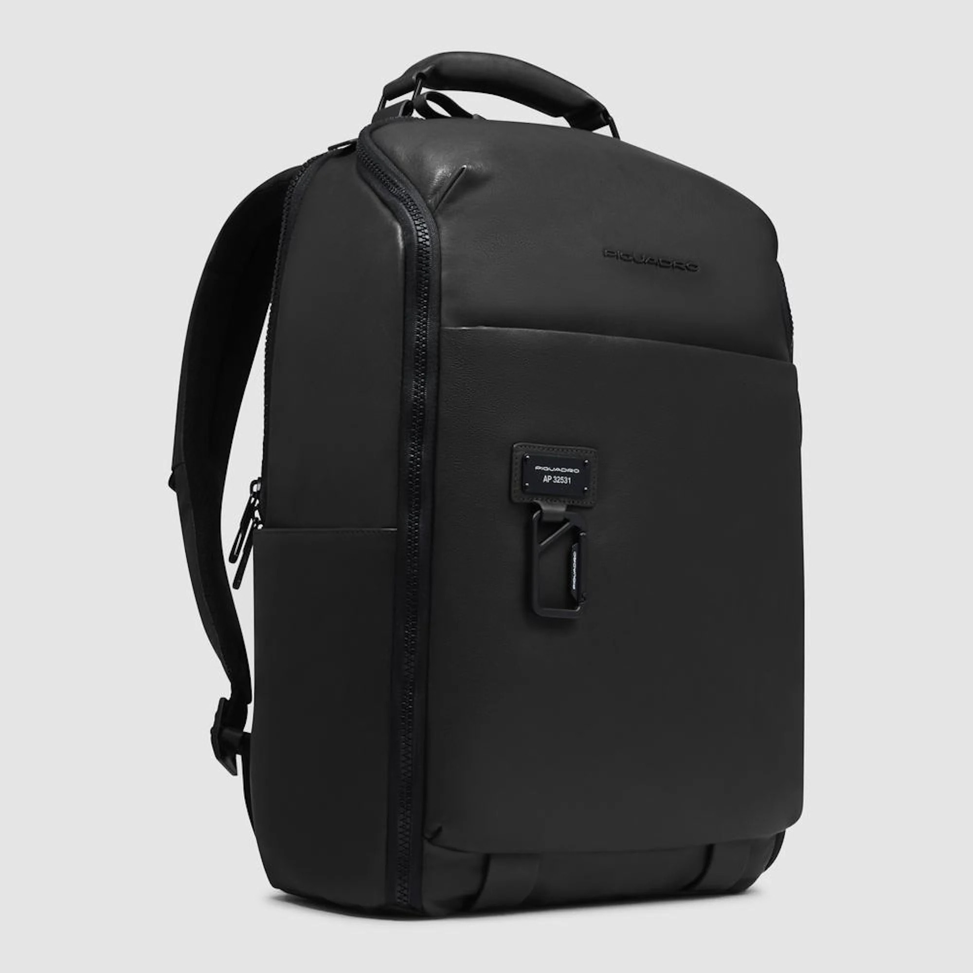 Piquadro Zaino da viaggio in pelle porta pc e iPad® con protezioni antiurto e RFID