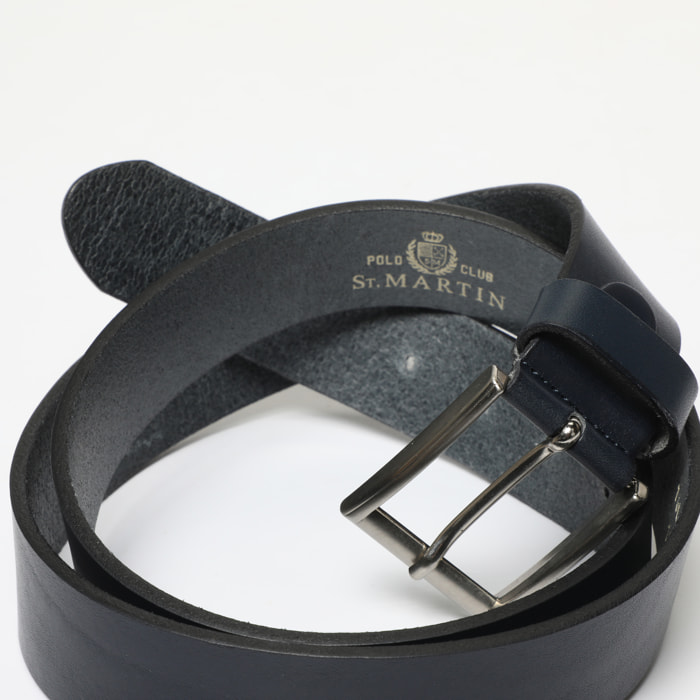 Cintura in pelle e fibbia in metallo