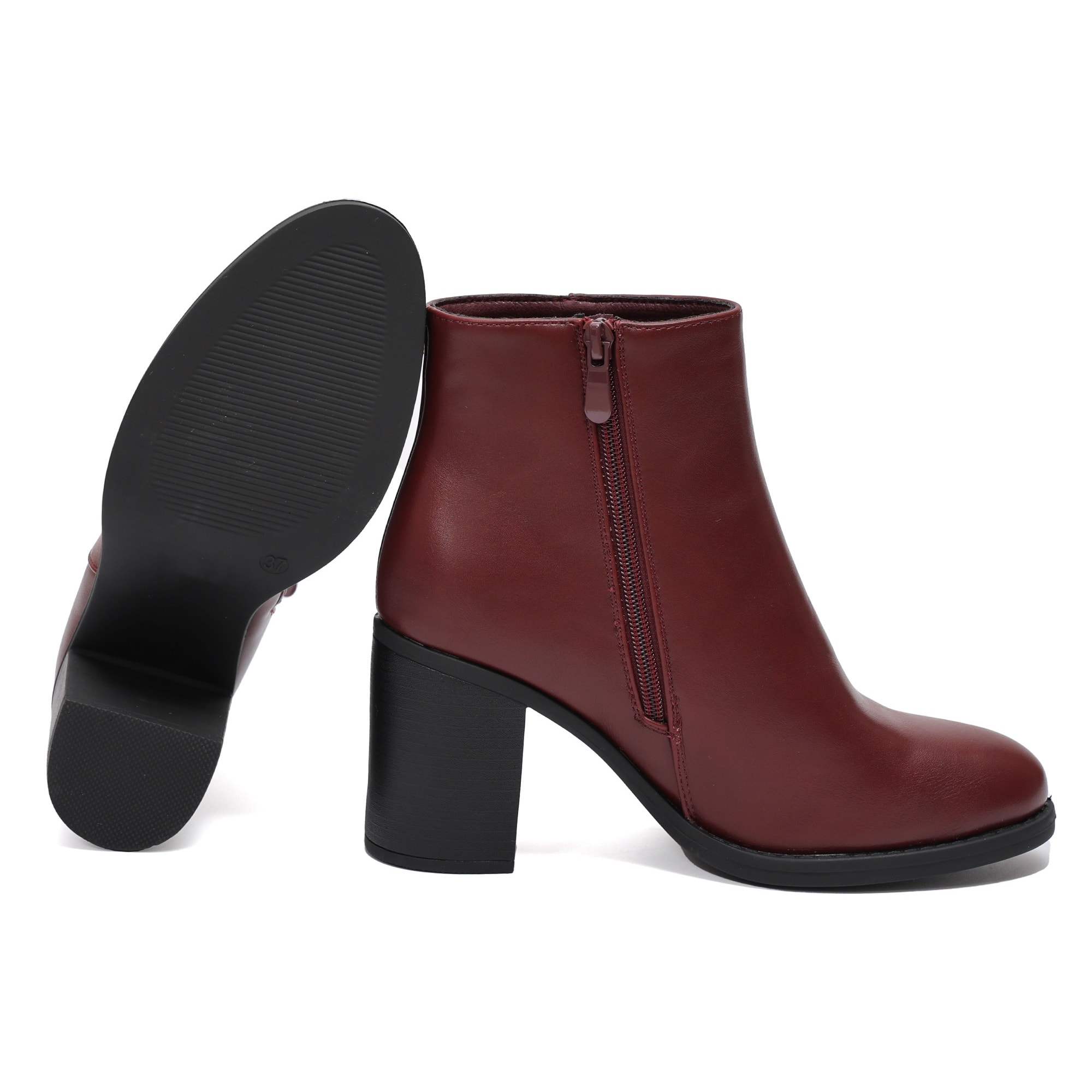 Stivaletto in simil pelle con tacco