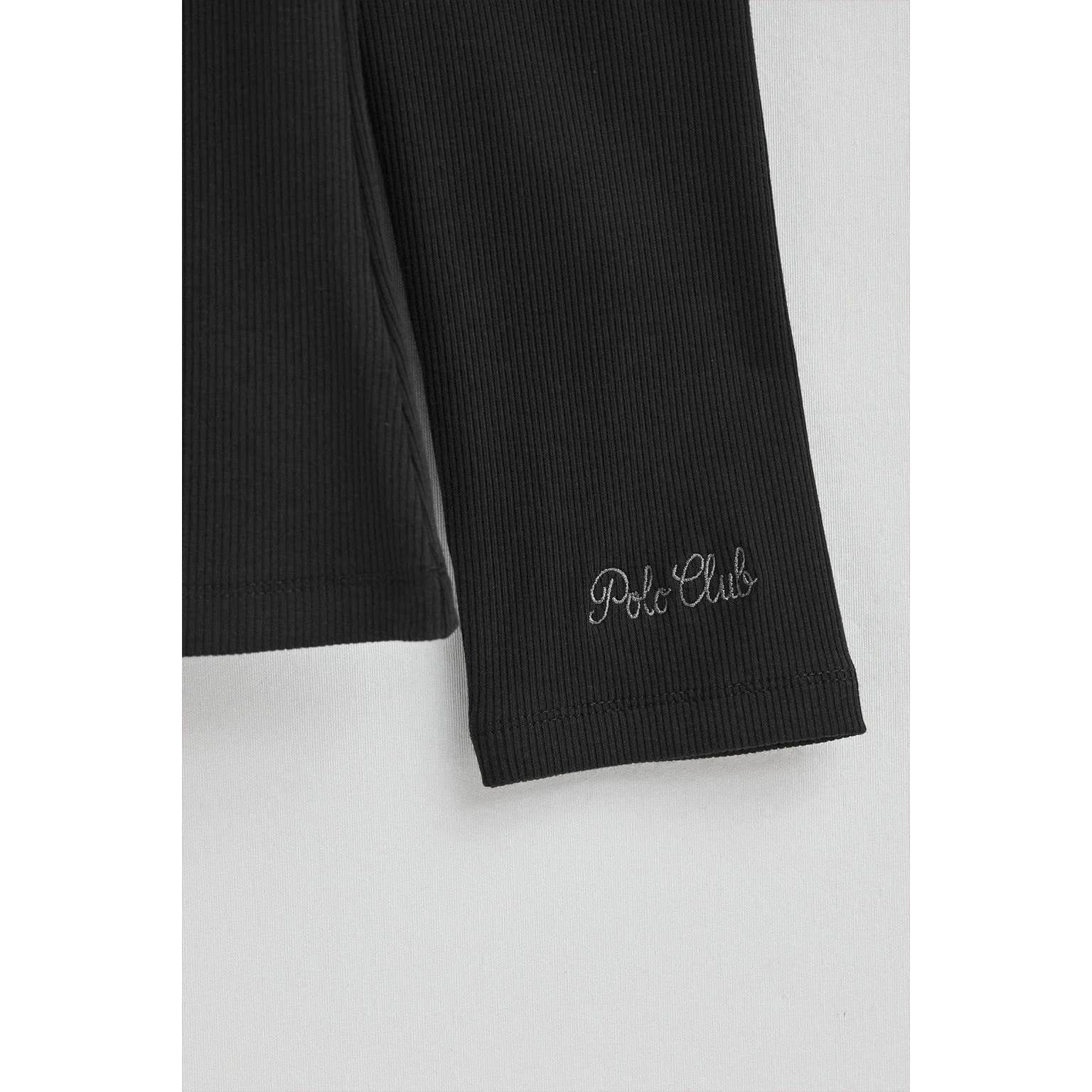 Camiseta negra de manga larga y cuello barco Polo Club