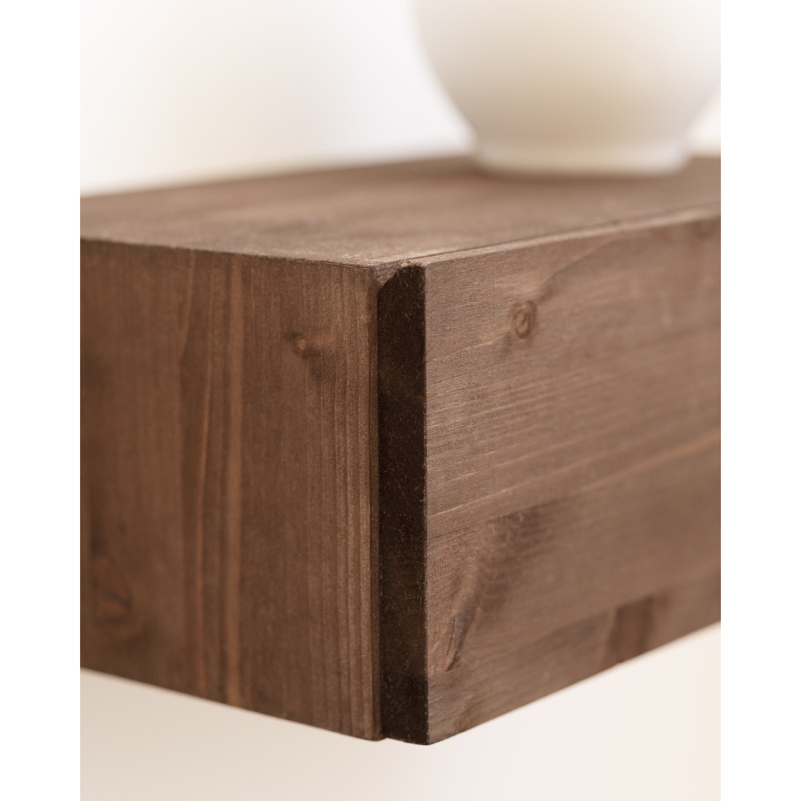 Pack de deux tables de chevet flottantes en bois massif ton noyer 15x40cm Hauteur: 15 Longueur: 40 Largeur: 25.5
