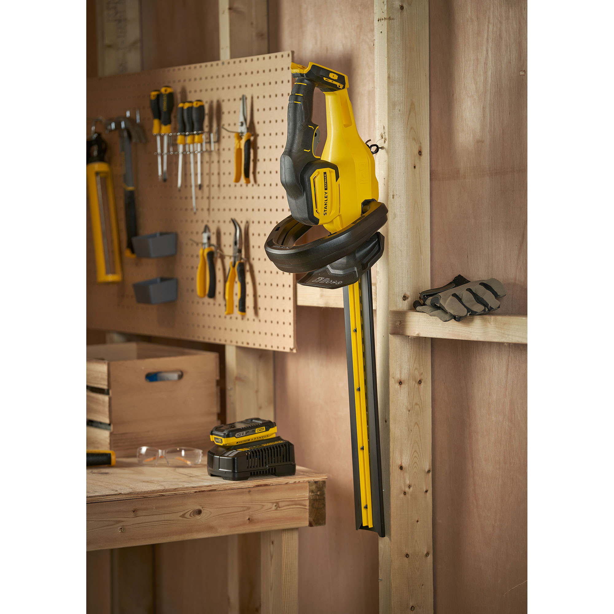 Taille-haies 50cm 18V Stanley FatMax V20 - 1 batterie 2Ah + chargeur 1,25A