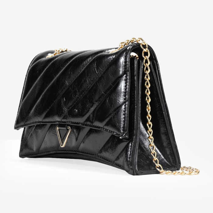 Bolso de hombro negro con solapa y cadena