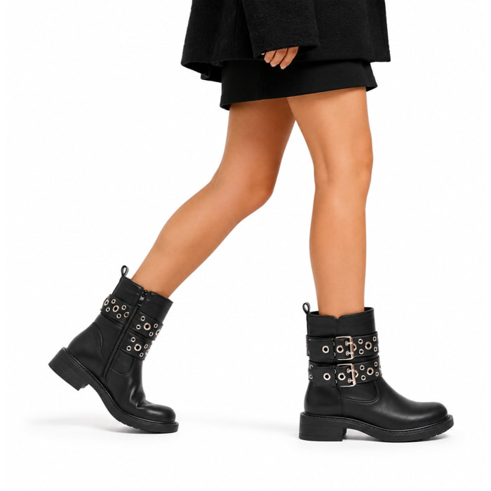 Stivaletto in simil pelle con cinturini