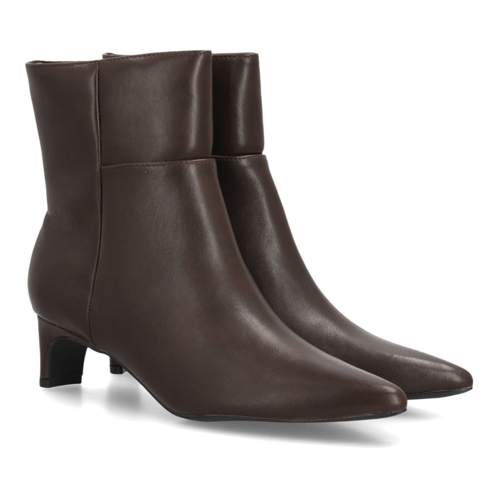 Botines elegantes de tacón bajo femenino