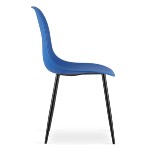 Sedia di design WAT in polipropilene blu con gambe nere