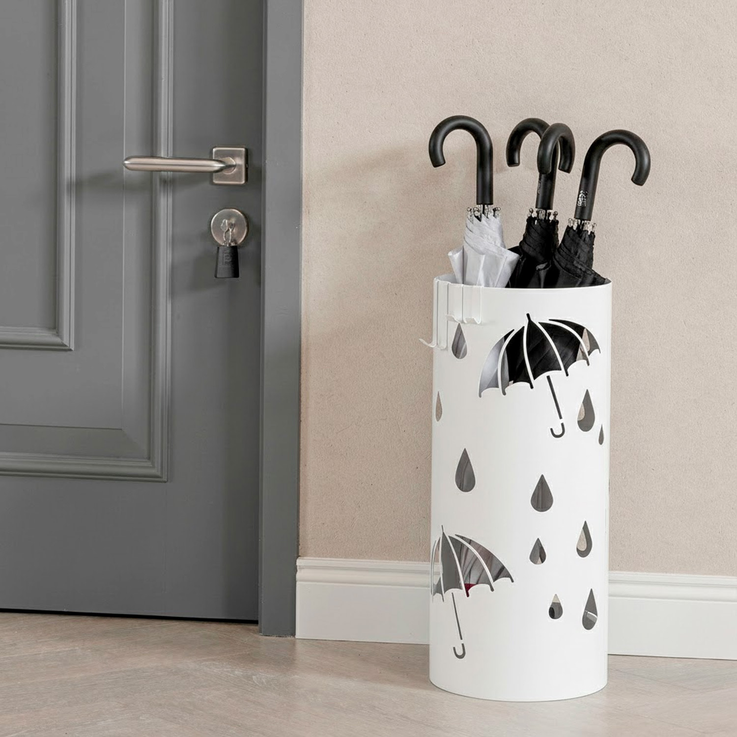 Portaombrelli Rotondo In Acciaio Zincato Con Vaschetta Scolapioggia E 4 Ganci Removibili Base Antiscivolo Design Moderno Ingresso 41 x 17 Cm Bianco