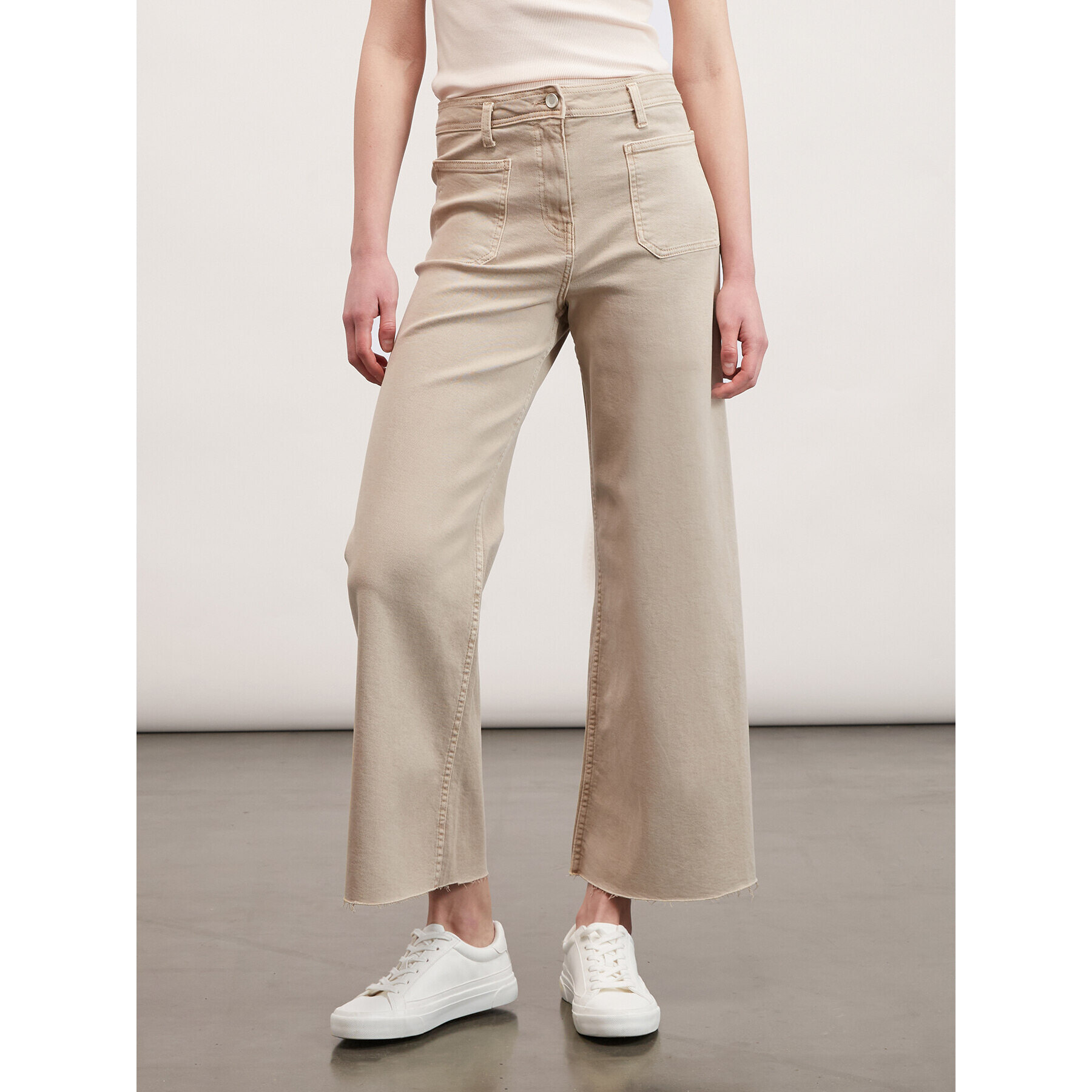 Motivi - Pantaloni cropped sfrangiati sul fondo - Beige