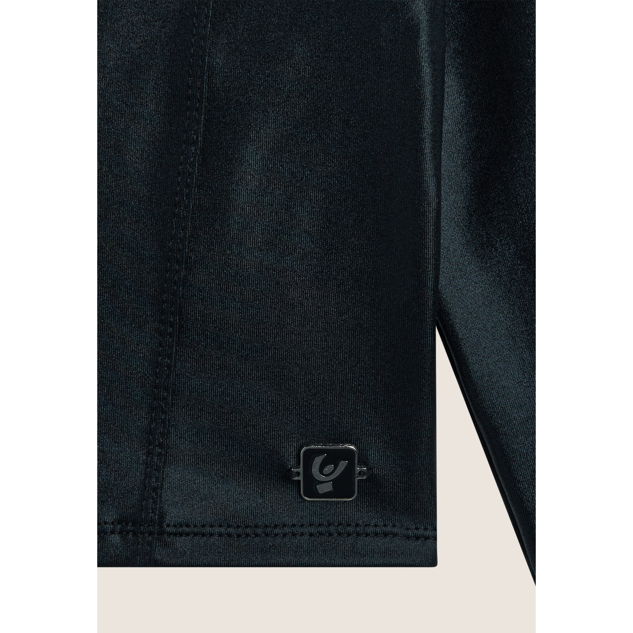 Maglia corta con scollo quadrato in tessuto effetto wet