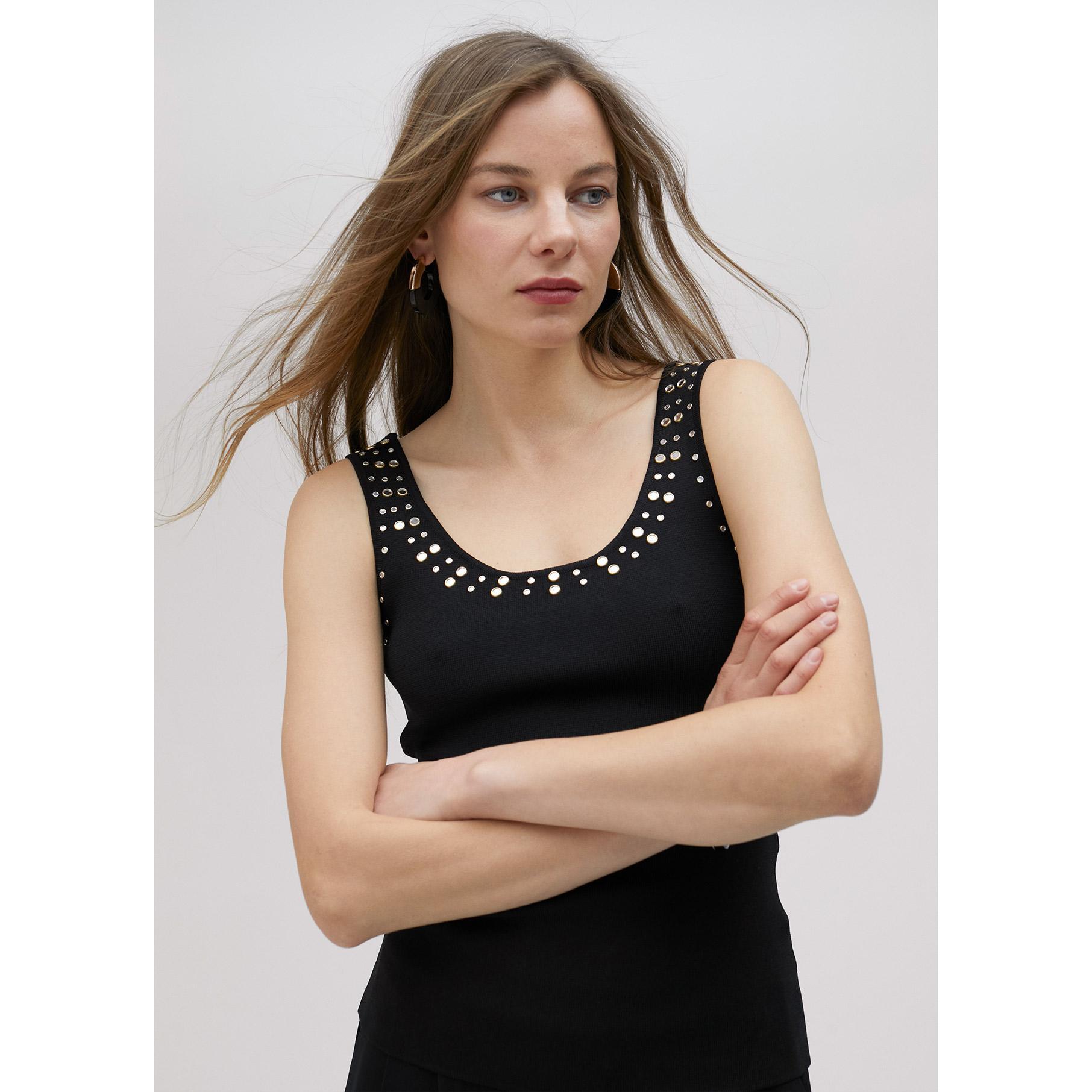 Top in maglia con strass sul collo