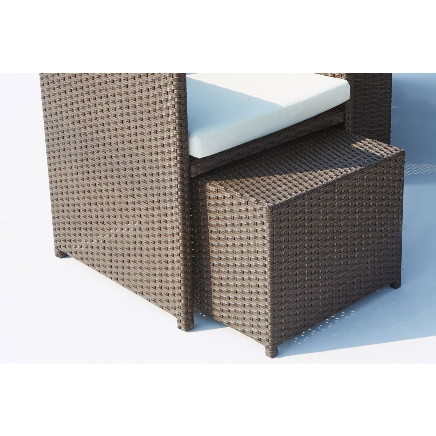 Table et chaises 8 places encastrables résine marron/blanc DALMA