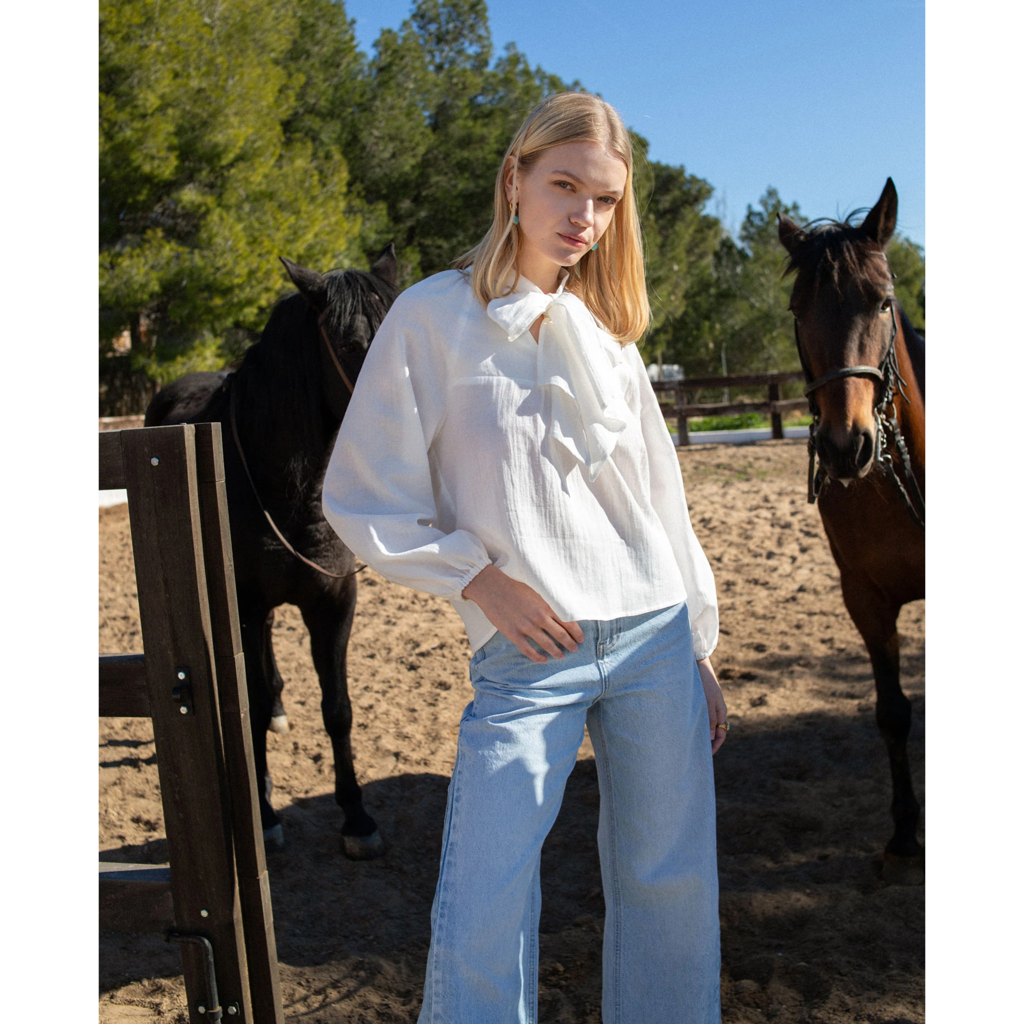 Blusa de manga larga con lazada