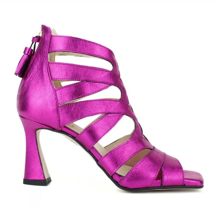 Sandalia de fiesta con tiras cruzadas. Tacón de 7 cm