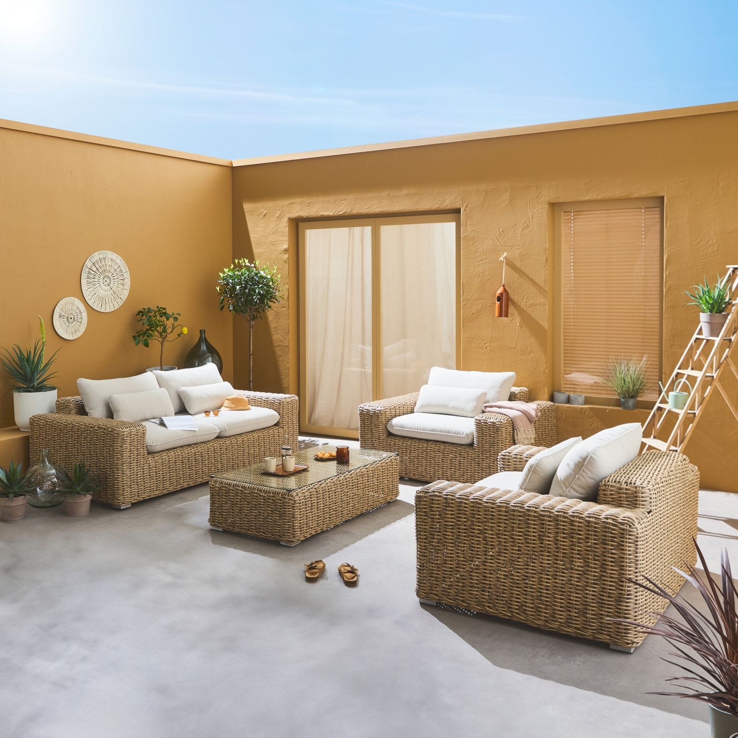 Salon de jardin extra large pour 4 personnes en résine beige - Gubbio - coussin beige