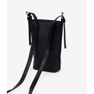 Bolso bandolera negro con apliques metálicos