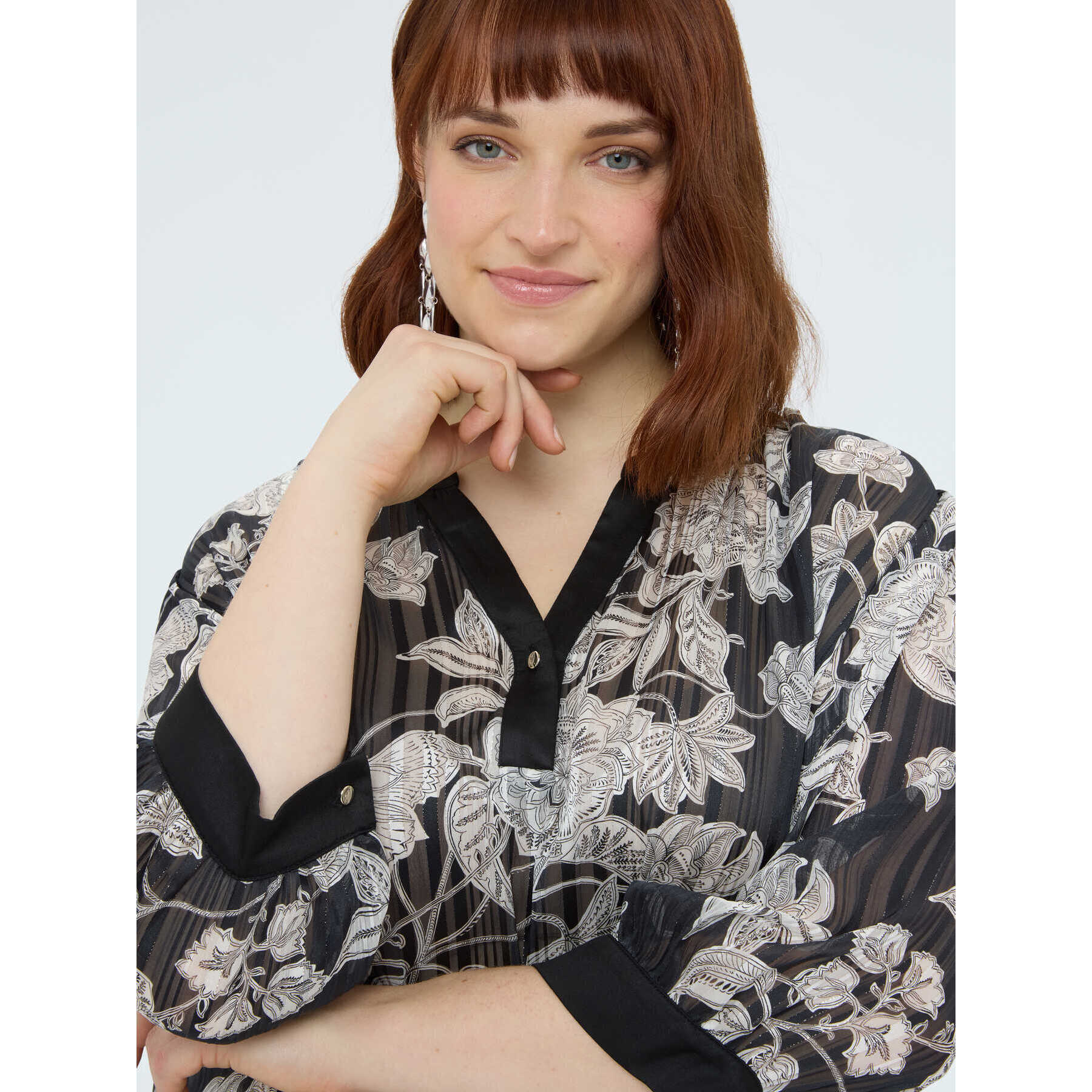 Fiorella Rubino - Blusa de crepón con estampado floral - Negro
