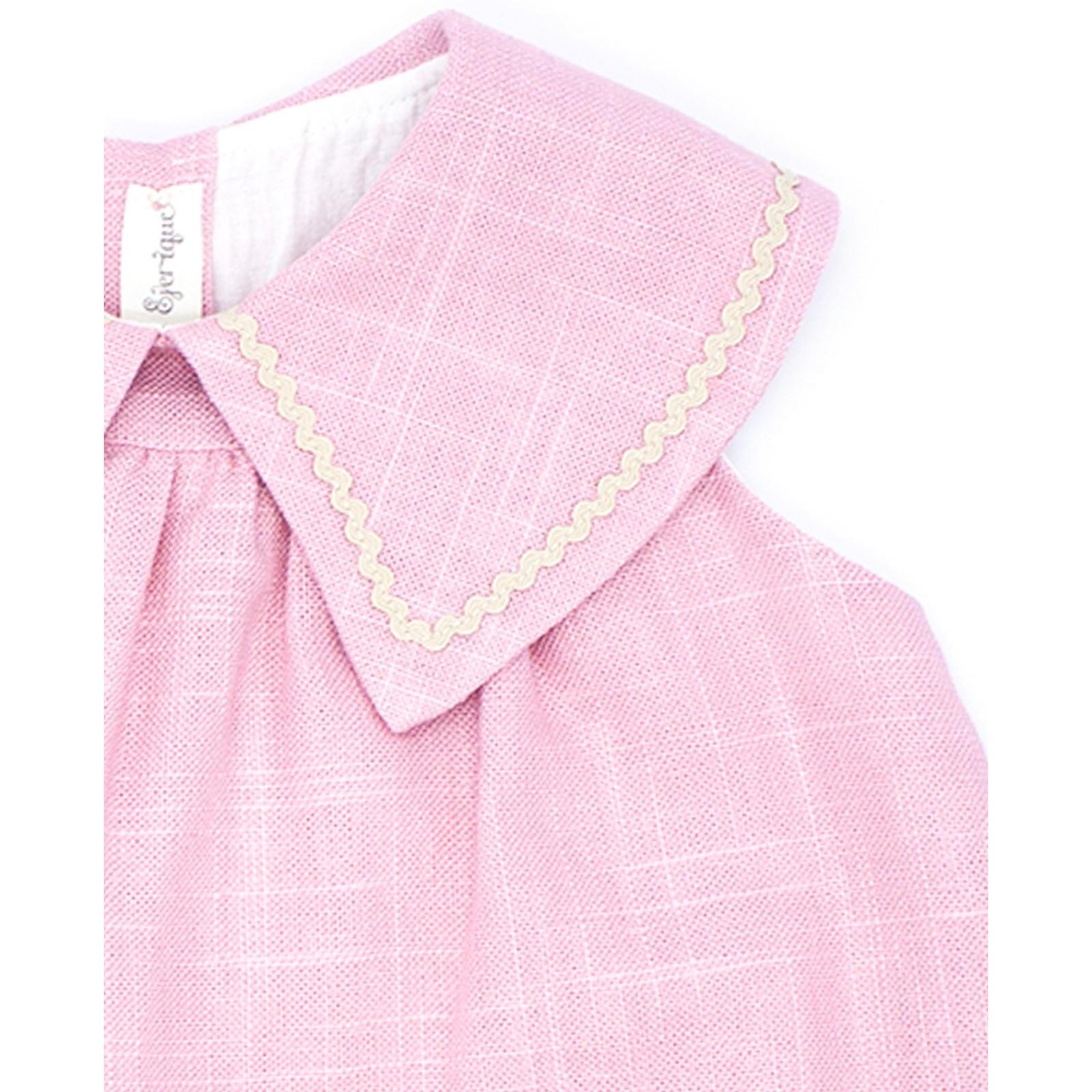 Vestido marinero de lino rosa. De tirantes cuello con detalle de picunela.