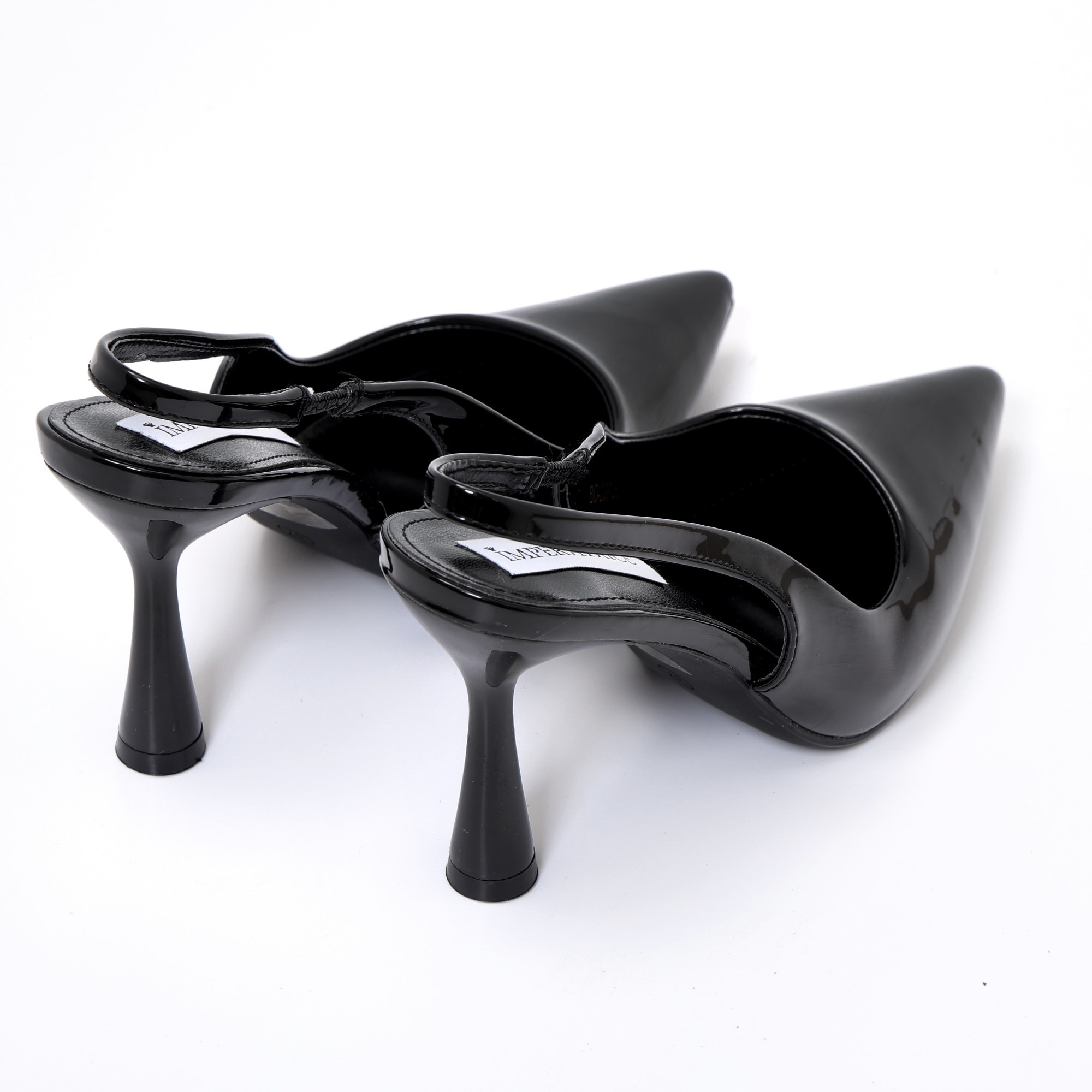 Dècolletè slingback in simil pelle verniciata con tacco a rocchetto tondo