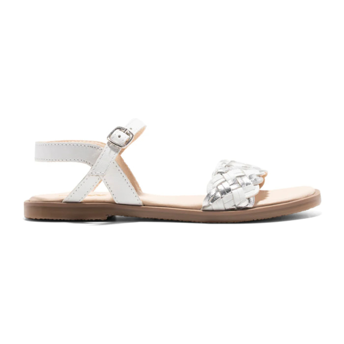 Sandalias Abiertas con Detalle Trenzado en Blanco