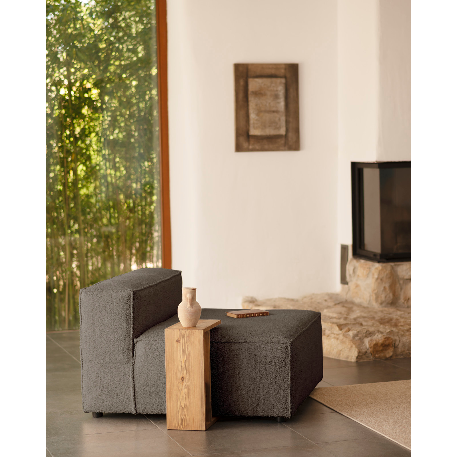 Sillón de bouclé color gris oscuro de 110x90cm Alto: 70 Largo: 110 Ancho: 90