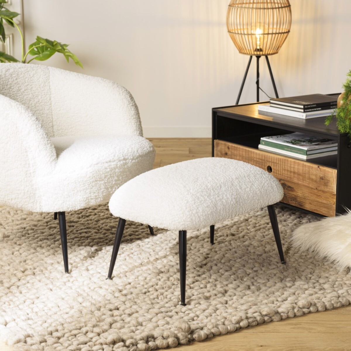 AGATHE - Tabouret cosy tissu bouclette blanc pieds métal noir