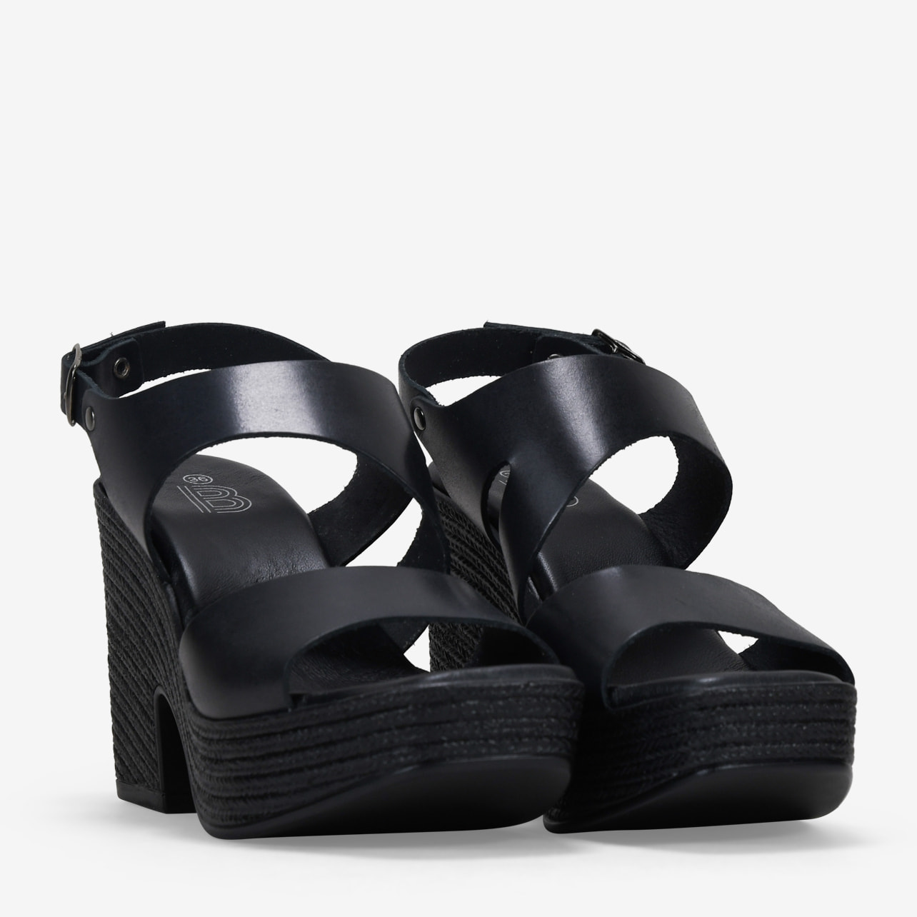 Sandalias de tacón negras en piel con hebilla