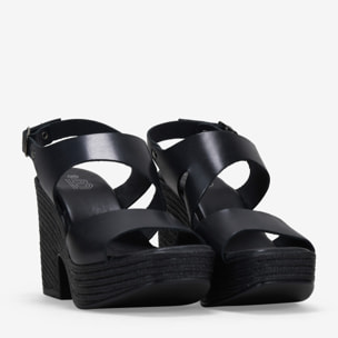 Sandalias de tacón negras en piel con hebilla