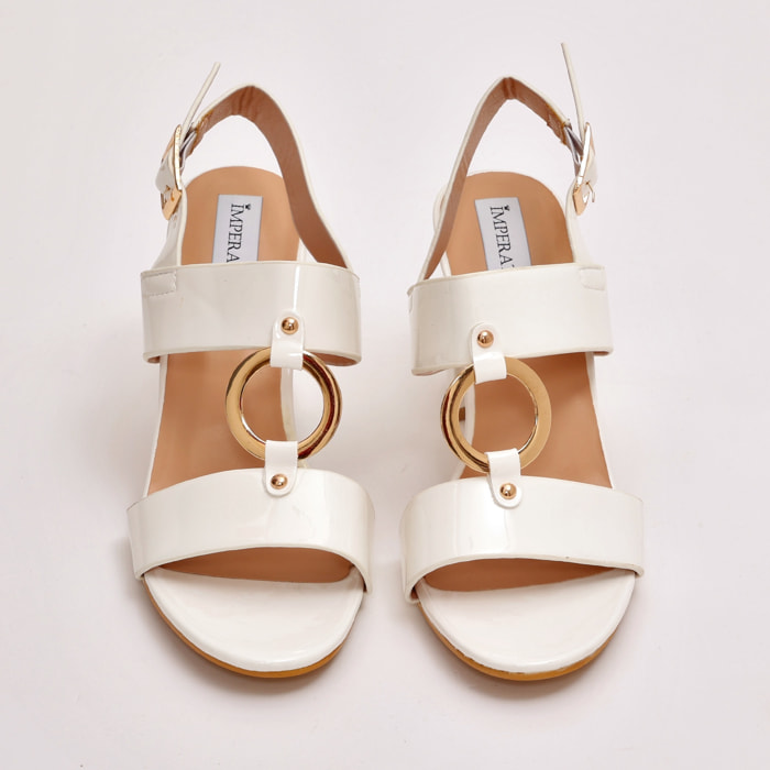 Sandali in simil pelle verniciata con tacco e applicazione color oro