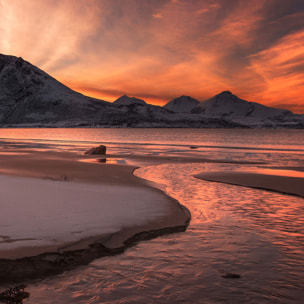 Papier peint panoramique coucher de soleil sous la neige Intissé