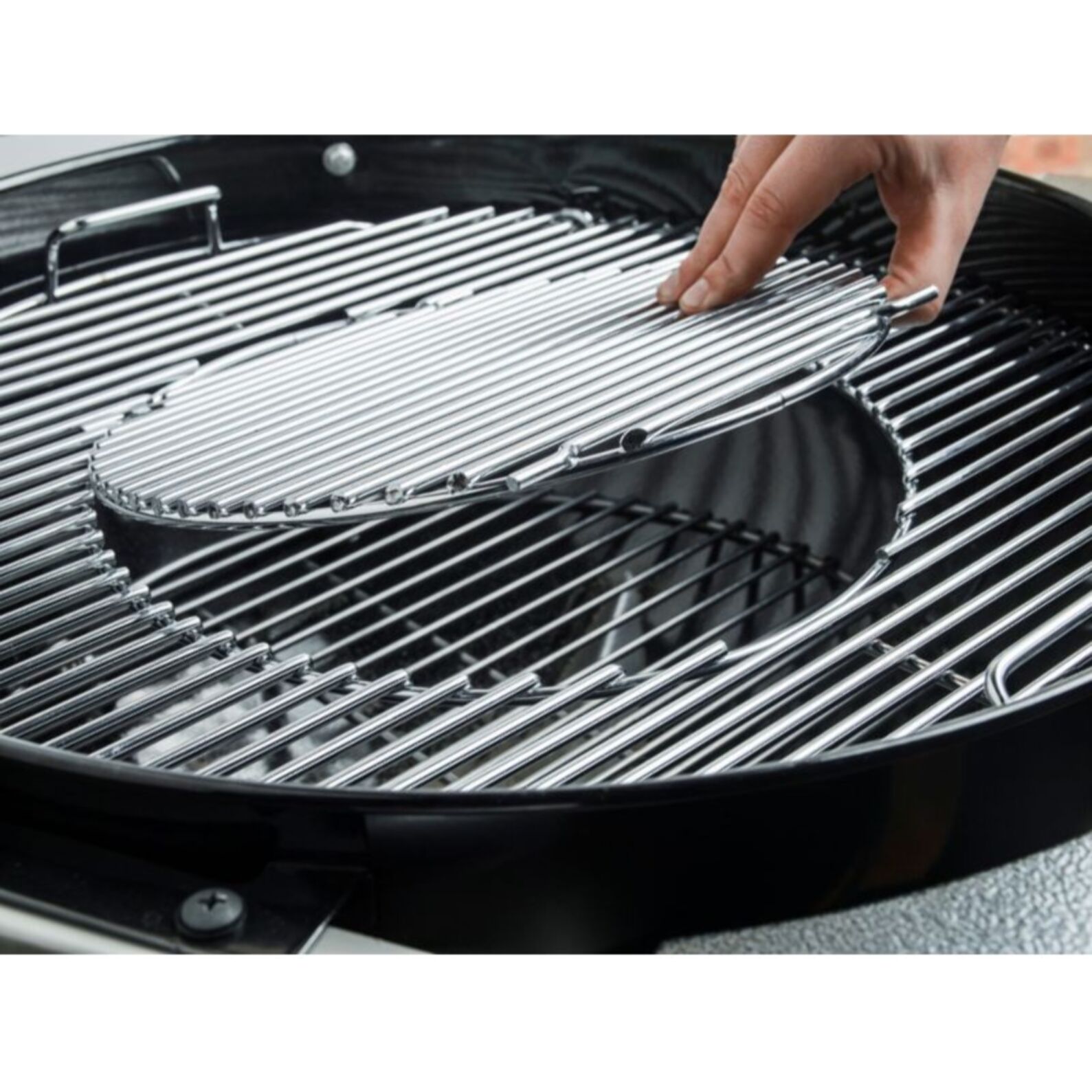 Barbecue charbon WEBER Performer GBS Charcoal Grill black sur chariot 57 cm