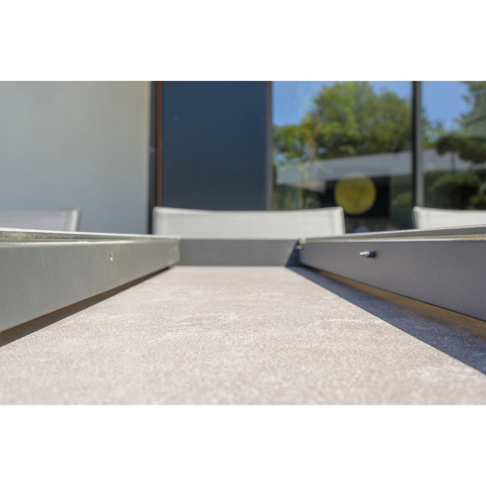 STOCKHOLM - Table de jardin 12 places en aluminium et céramique sur verre