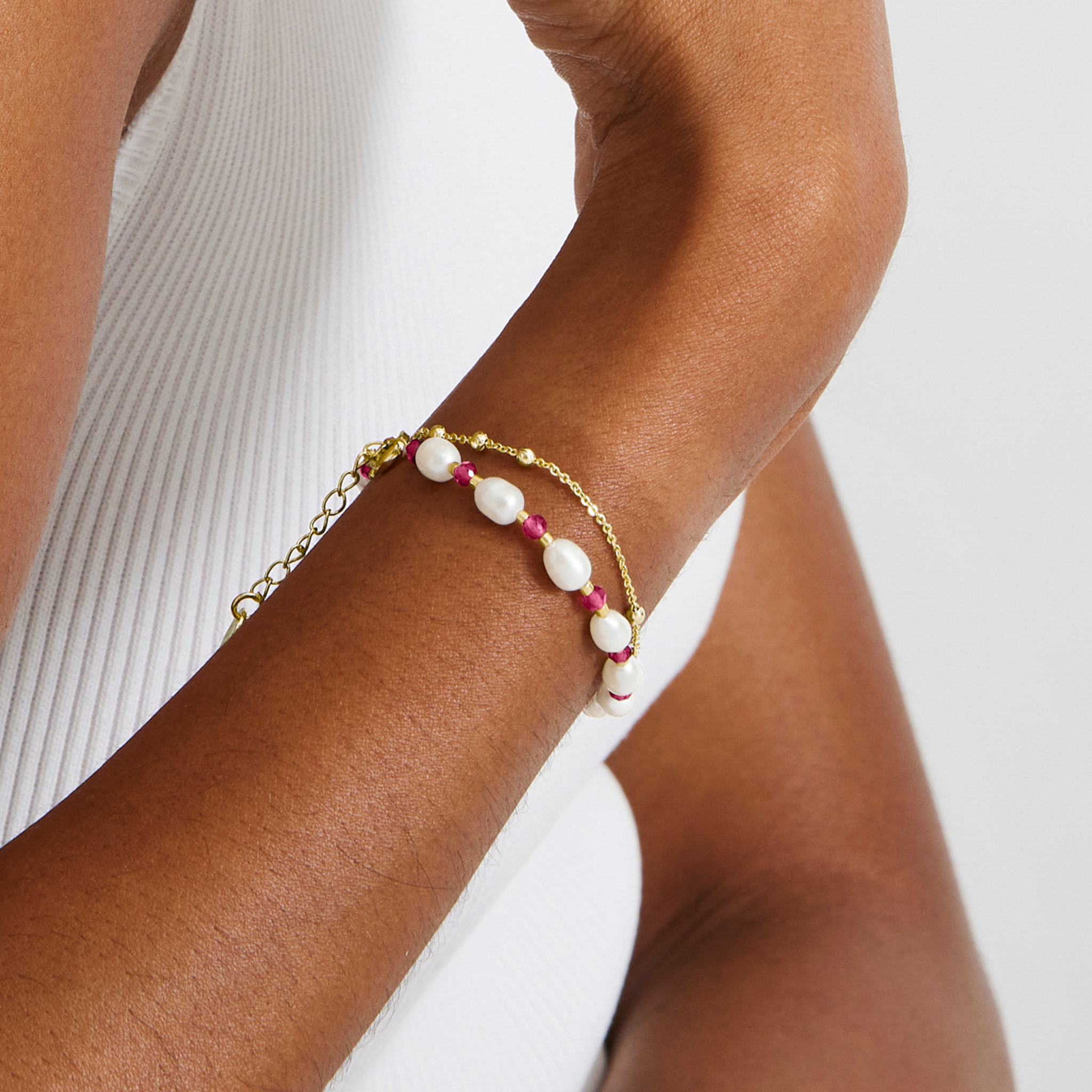 Pulsera de Perla Blanca acabada en oro amarillo de 18K