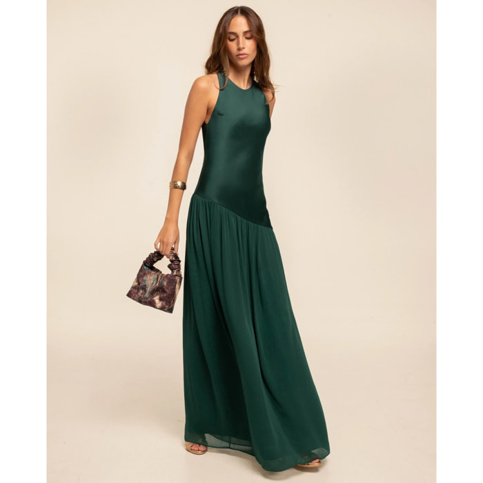 Vestido largo con corte asimétrico y espalda descubierta